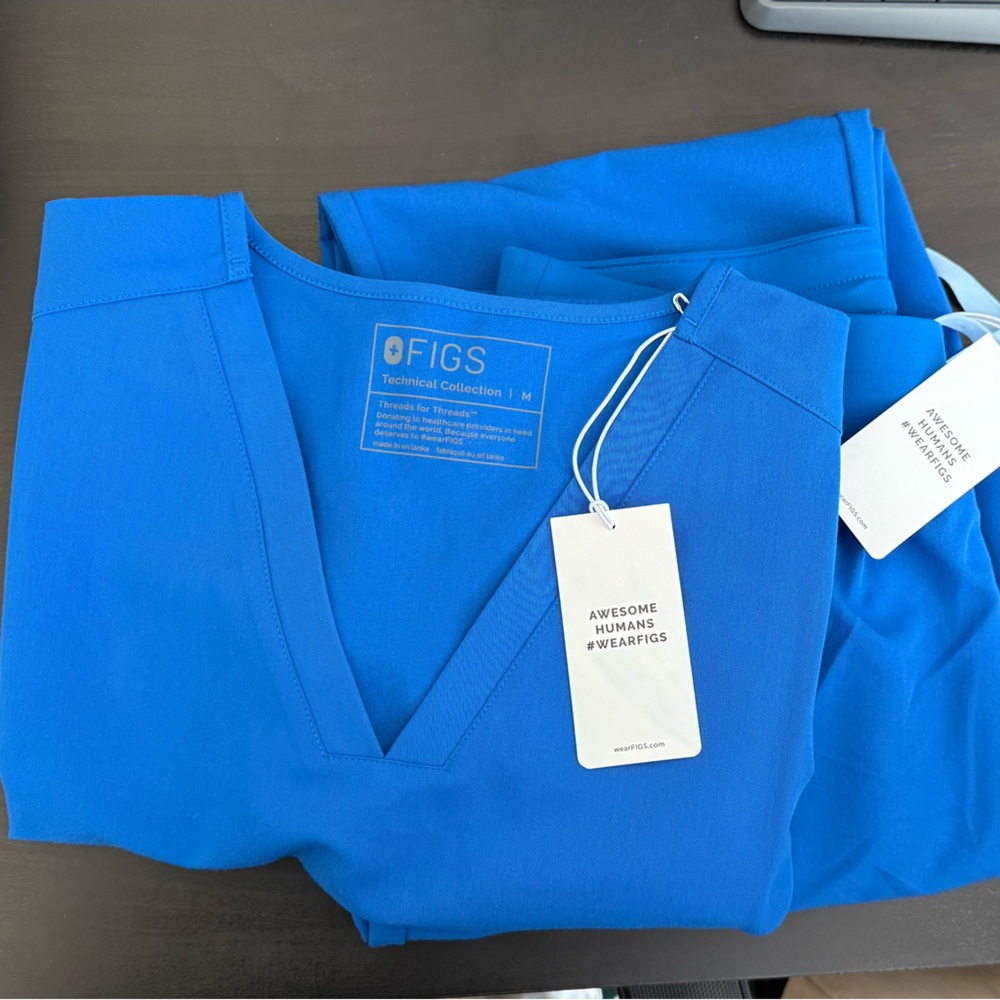 Figs scrub set in royal blue